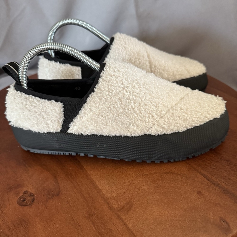 P448 Laby Slip-On White Teddy Fuzzy‎ Fabric  Slip-on Slippers Women's EU 40/US 9
